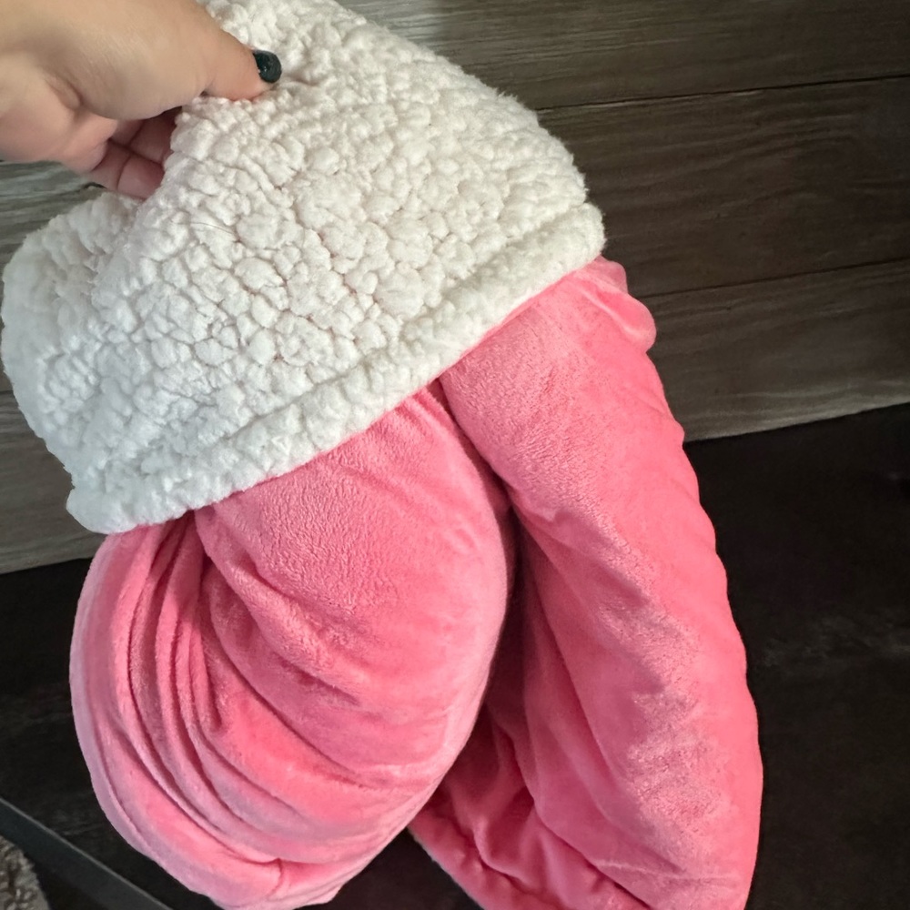 Pink Snuggie - Picture 3 of 6